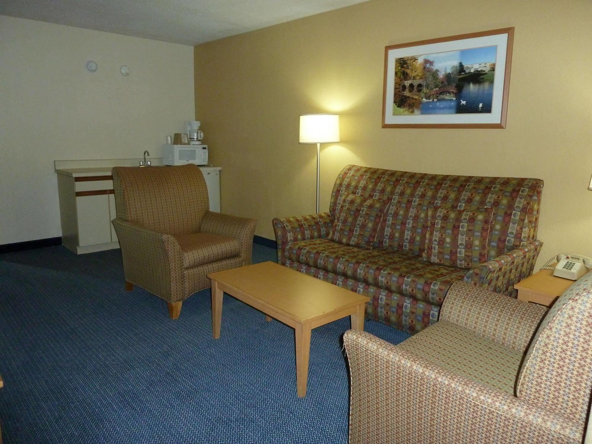 Katahdin Inn & Suites Millinocket Exterior foto